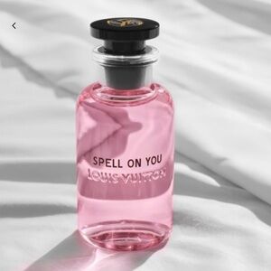 BNIB Louis Vuitton
ICON
Spell on You